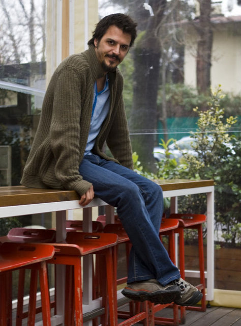 Kokuyu ortadan kaldırmak için ozon gazıyla yeniden temizlik yaptıran Mehmet Günsür, başarılı olamayınca taşınmaya karar verdi.