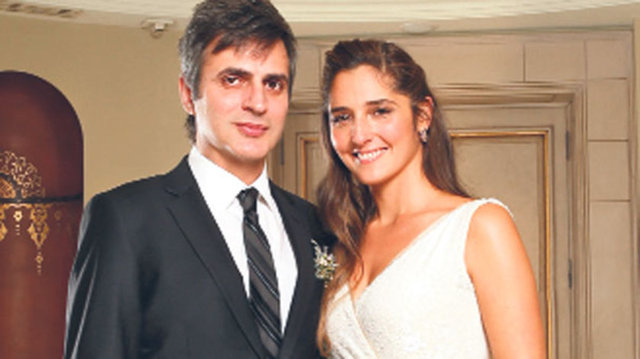 Çifte yakın kaynaklardan alınan bilgiye göre, Teoman ve Ayşe Kaya arasında bir süredir soğuk rüzgârlar esiyordu.