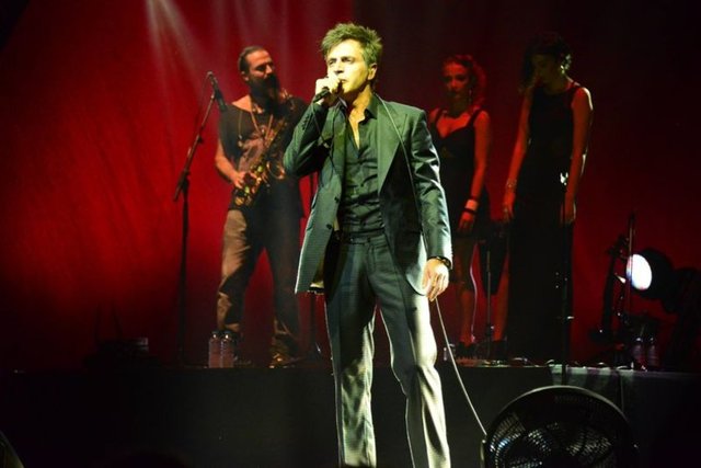 Kız arkadaşıyla birlikte görüntülenmek istemeyen Teoman, yaklaşık 7 saat kaldığı mekândan sabaha karşı 04.15'te arka kapıdan çıkmıştı.