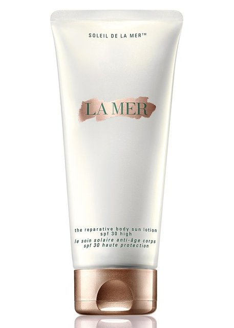 La Mer The Reparative Body Sun Lotion SPF 30, cilt yüzeyinde bir kalkan tabakası yaratarak, güneş ışınlarına karşı koruma, yaşlanma karşıtı faydalar sağlıyor. Hafif dokusu ile cildi derinlemesine nemlendiriyor.