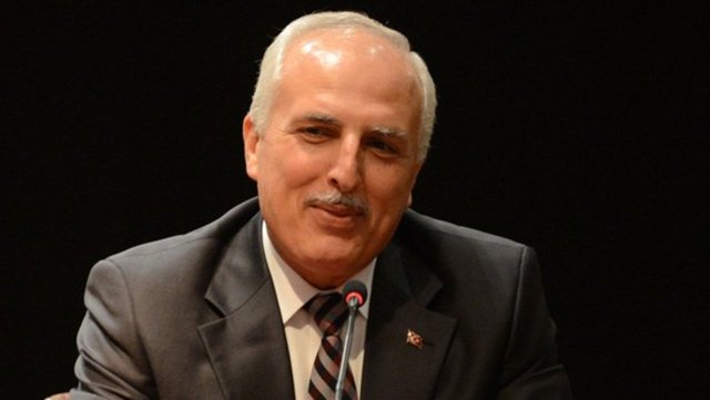 Dün gece Twitter hesabından ''Dünyanın çivisi çıktı diyorlar....çakılan gökkazıklardan olabilir mi?'' diye tweet atan Vali'ye çok sayıda yorum geldi.