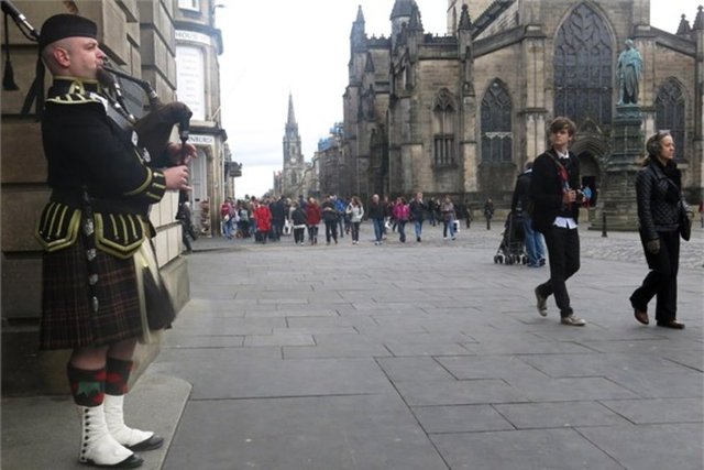 8- Edinburg - Ortalama oda fiyatı 241 dolar.  -