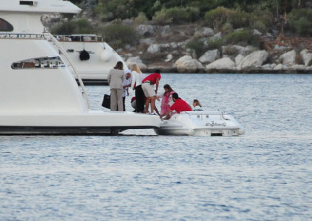 DEMET SABANCI ÇETİNDOĞAN , DİDEM ÇAPA, SEVGİ AKSOY, NİLÜFER BULUT, HÜLYA AVŞAR