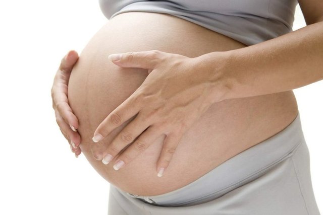 Dermatoloji uzmanı Yrd. Doç. Dr. Melisa Eczacıbaşı, birçok farklı yöntemle çatlaklardan kurtulabileceğini belirtti.