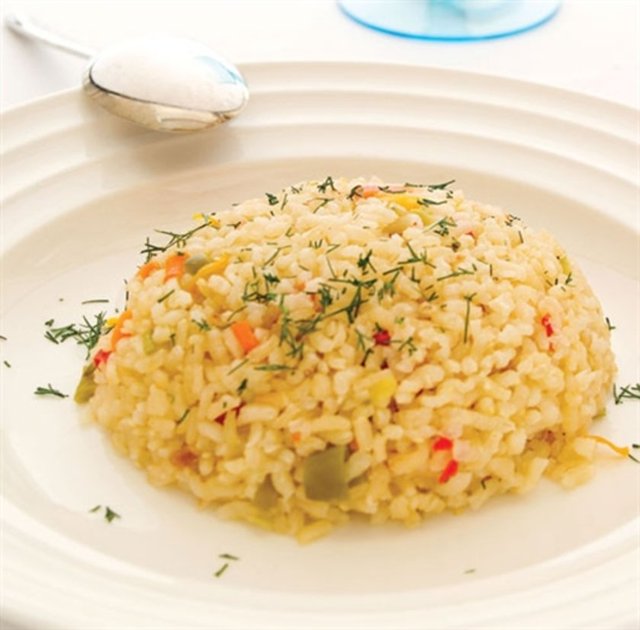 Birçok vitamin, değerli mineraller kepekli pirinçte mevcut.