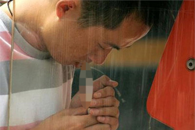 Sigara yüzünden Çin'de her yıl 1 milyon kişi ölüyor.