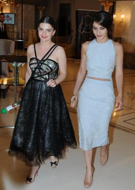 Karahan, geçen ay mahkemeye başvurarak Güntay'la nikah masasına oturabilmek için 300 günlük 'evlenmeme' süresinin kaldırılmasını talep etti.