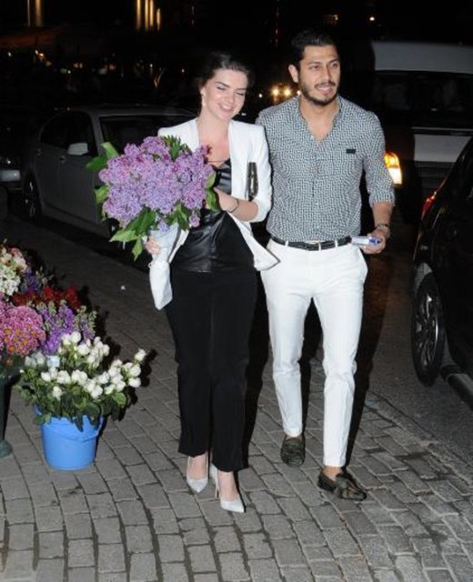 Arkadaşları da bu sürpriz haberi ağızları açık dinledi.