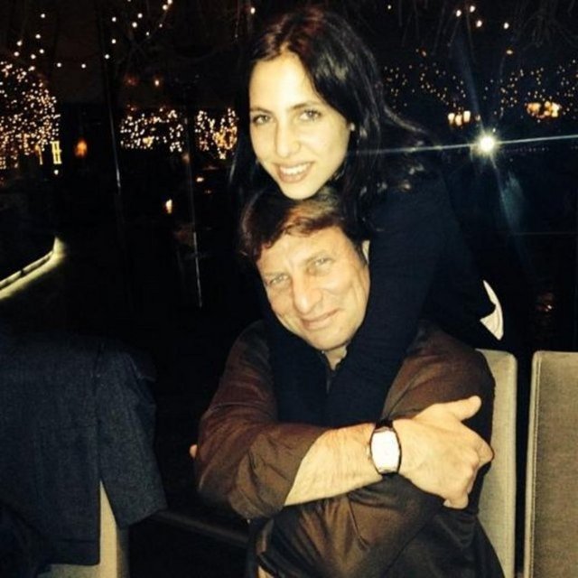 Spor ve diyetle fazla kilolarından kurtulan Zehra, düzgün fiziğiyle dikkat çekiyor.