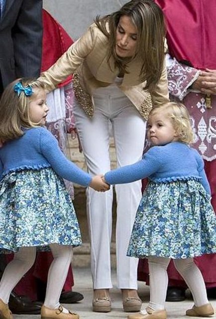 Letizia Ortiz de kamuoyunun karşısına sık sık ailesiyle çıkıyor.