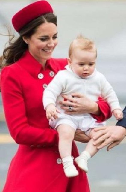 Kate Middleton ise Yeni Zelanda ve Avustralya gezisine minik oğlu Prens George ile birlikte çıkarak sempatisini artırdı. -