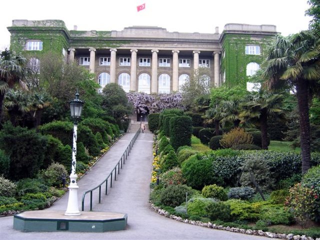 Bu yıl gündüzlü öğrenim ücreti 10 taksitle 48 bin 750 TL'ye ulaşıyor.7 gün yatılı olduğunda okulun peşin ücreti 72 bin 600 TL'ye, 10 taksitli ücreti ise 75 bin TL'ye yükseliyor.  -