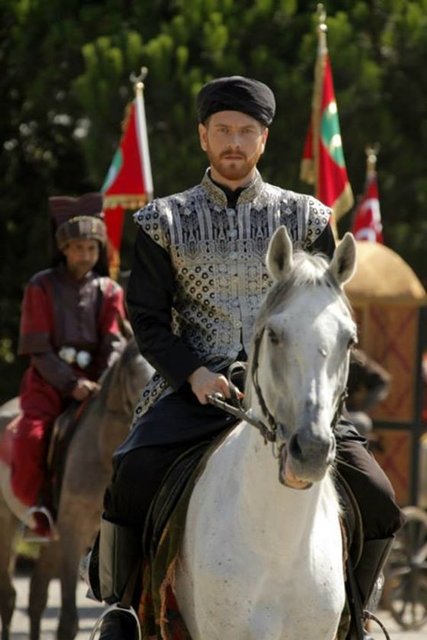 Şehzade Selim babası Kanuni Sultan Süleyman hayatta iken, özellikle 1553'den sonra, babasına varis olabilecek diğer şehzadelerle taht mücadelesine girişti.  -