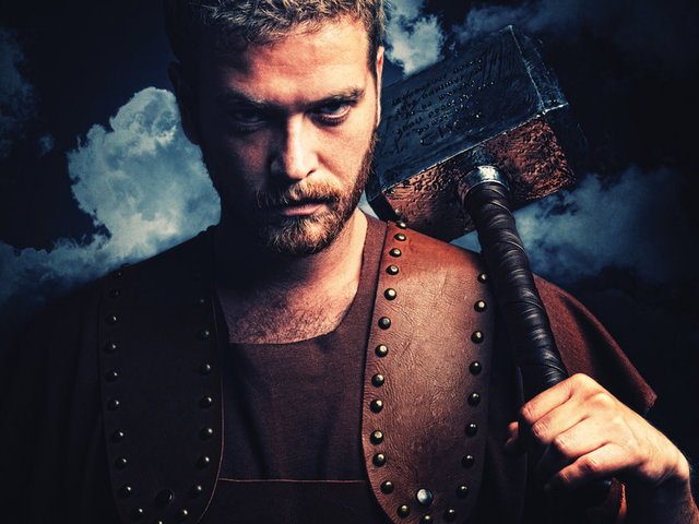 Onun zamanında İstanbul ve ülkenin çok değişik alanlarında birçok mimari eseri yapıldığı gibi, önemli onarım faaliyetlerini de gerçekleştirdi. Devrinin usta mimarı, Mimar Sinan'a Edirne'de Selimiye Camii'ni yaptırdı.