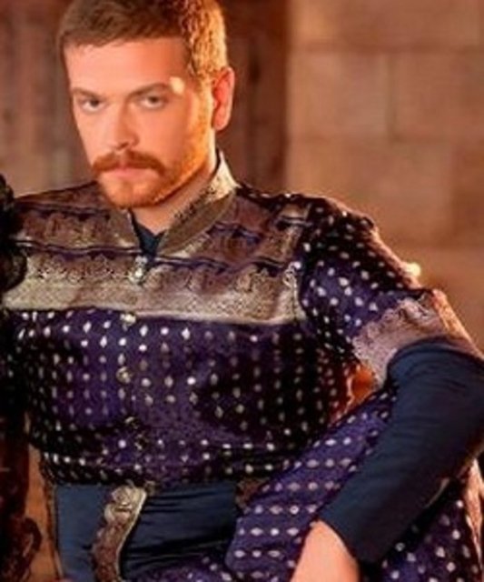 Hemen lalaları Hüseyin Paşa, Hoca Attaullah ve muhasibi Celal Bey ile birlikte bir  alayla İstanbul'a hareket etti.