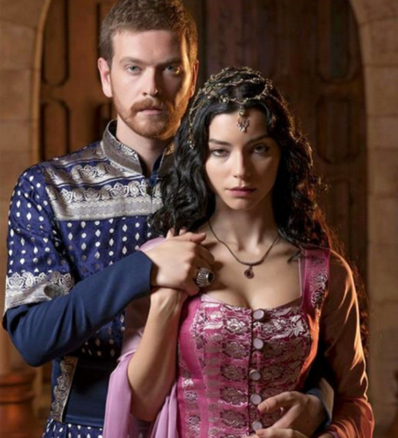 Kanuni'nin şehzadelerinden Mustafa, Mahmud, Murad, Mehmed, Abdullah ve Cihangir, babaları sağken ölmüşlerdi. Kanuni'nin çok bağlı olduğu karısı Hürrem Sultan kendi oğullarından Selim veya Beyazid'in taht varisi olmasını istemekteydi.