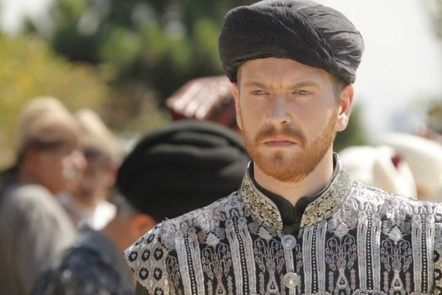 Üskudar İskelesi'ne saltanat kayığı ile gelen Bostancıbası Davut Ağa Sultan Selim'in padişahlığını ilk tanıyanlardan biri olarak, onu saltanat kayığı ile Topkapı'ya geçirdi. -