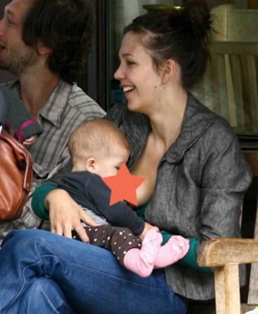 Maggie Gyllenhaal da kızı Ramona'yı anne sütüyle besledi.
