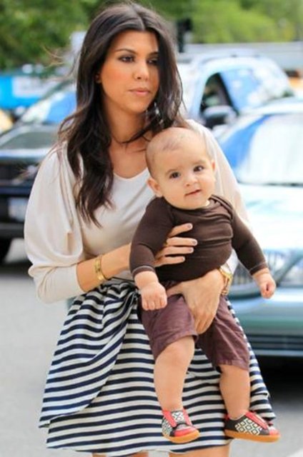 Kourtney Kardashian oğlunun bu kadar sağlıklı olmasını anne sütüyle beslenmesine bağlıyor.