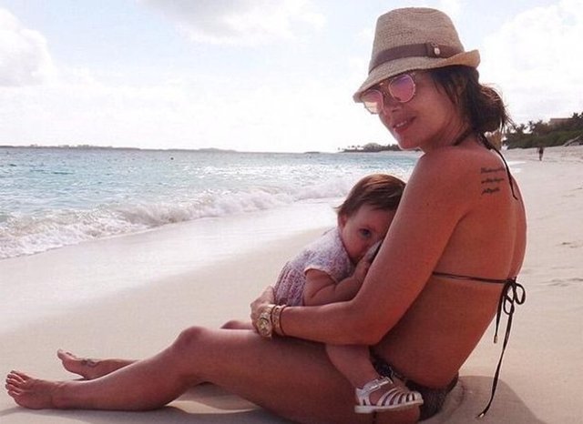 Anne sütüyle beslenmenin önde gelen temsilcilerinden biri de işadamı Bernie Ecclestone'un kızı Tamara Ecclestone.