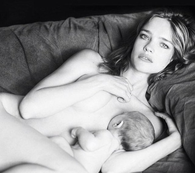 Ünlü top model Natalia Vodianova dördüncü çocuğu Maxim'i bir ay önce dünyaya getirdi.
