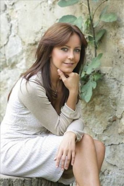 Vildan Atasever -  - Kadın İsterse adlı komedi dizisinde Hülya Avşar'ın kızını canlandıran Vildan Atasever, performansıyla göz doldurdu. İki Genç Kız, Kader ve Osmanlı Cumhuriyeti filmlerinde oynayan Atasever, şhreti yakaladı.