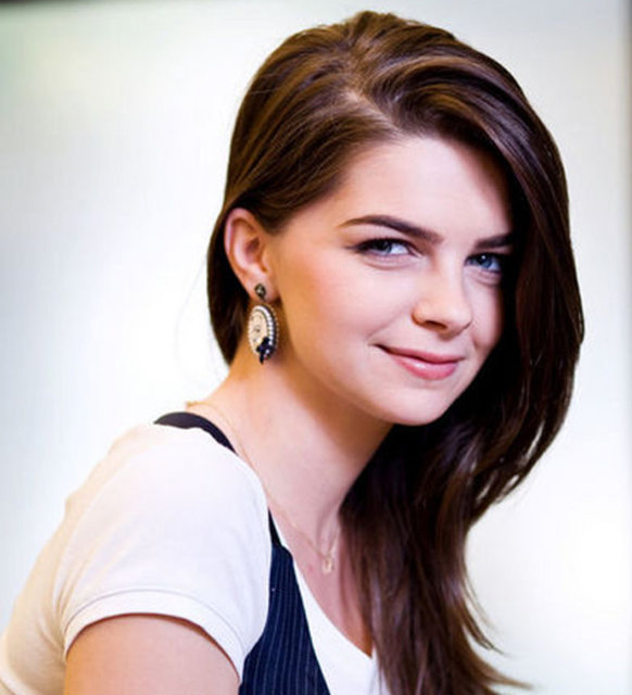 Pelin Karahan -  - Ben her soruya 'hayır' diyordum.Hem tecrübesiz hem kısa boylu olduğu için seçilemeyeceğini düşünen Karahan bir süre sonra kendisini ciddiye aldıklarını fark etmiş. Sonunda dizideki Aslı rolü de onun olmuş.