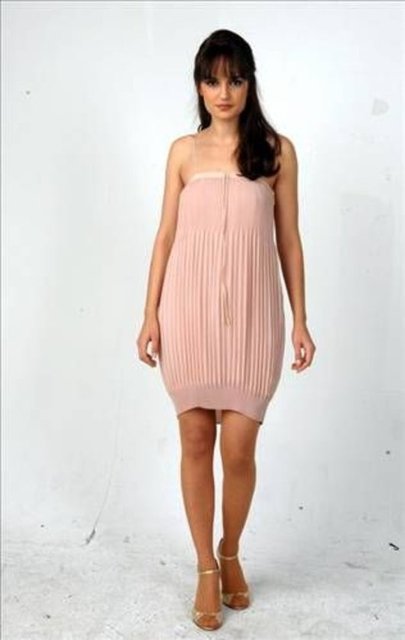 Selin Demiratar -  - Oyunculuğa '90-60-90' adlı diziyle merhaba diyen ardından 'Koçum Benim', 'Lise Defteri' gibi dizilerde rol alan Demiratar, şöhreti 'Acı Hayat' dizisiyle yakaladı.