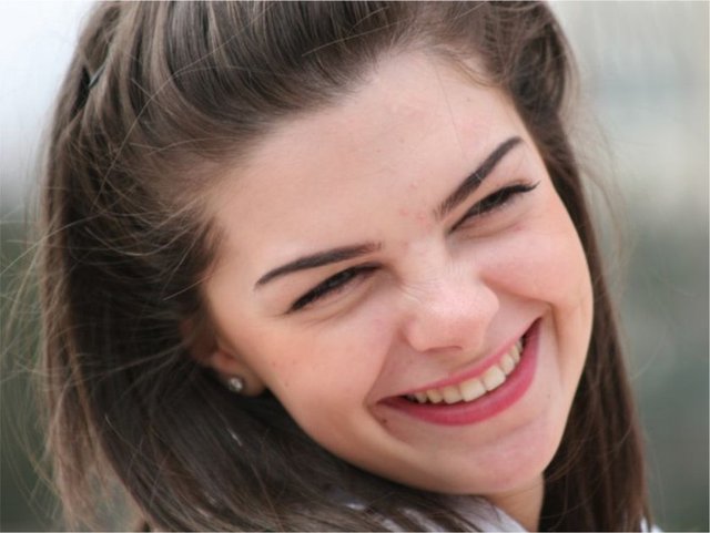 Pelin Karahan -  - Ama ben bunu hiç istemiyordum.Fakat İstanbul'daki zor hayat şartları karşısında mecbur kalıp ajansa yazıldım.Ajanstan aradılar ve görüşmeye gitmemi söylediler. Görüşmeye gittim. 'Müzikle uğraşıyor musun?' tarzı birçok soru sordular...