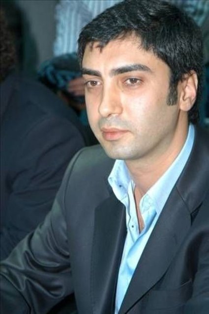 Necati Şaşmaz - Asıl mesleği turizmcilik olan Şaşmaz, eğitimini Kanada'da tamamladı. Amerika'da altı sene kaldı. 2001'de ailesini ziyarete geldiği sırada dönüş uçak biletini 11 Eylül tarihine aldı...