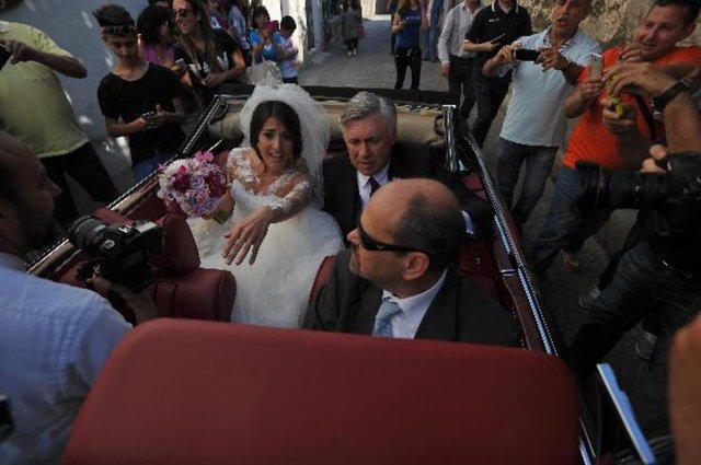 İtalyan teknik direktör kızı Katia Ancelotti'yi aynı takımın beslenme uzmanı olan Mino Fulco ile evlendirdi.