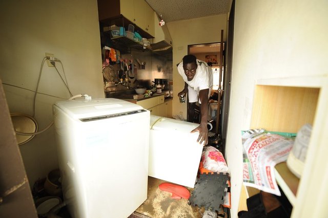 Japonya'yı Çarşamba günü etkisi altına alan Etau Tayfunu, gün sonu itibariyle ülkenin doğusundaki Japon Denizi'ne ulaşmış olacak. Ancak ülkede yoğun yağış devam edecek. -