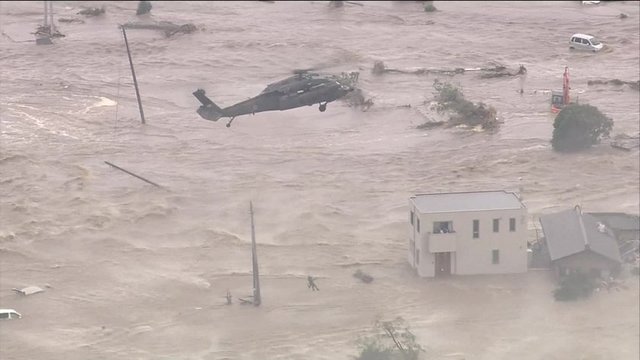 - Sel nedeniyle taşan nehir ise adeta bir şehri yuttu. -