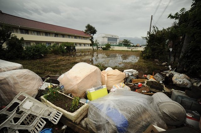 Bölgedeki on binlerce kişinin evini boşaltması istendi. Selin bastığı sokaklarda birçok vatandaşın tahliye işlemi botlarla yapılıyor. Şu ana kadar sel sonucu onlarca kişinin yaralandığı ve kayıp vatandaşların da bulunduğu ifade ediliyor.  -