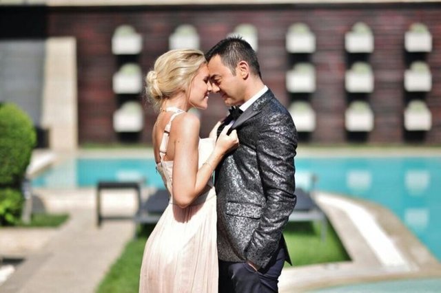 Ortaç'ın basına servis edilen bu fotoğrafları espri konusu oldu.