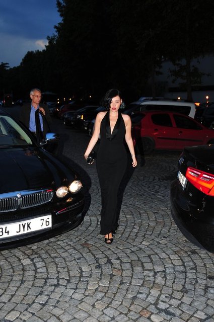 LARA KAMHİ 