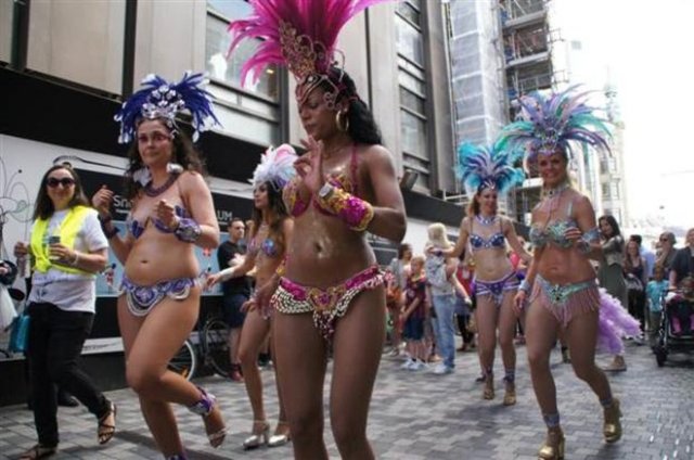 Karnaval komitesi üyeleri, her yıl Alışveriş caddesi Stroget ve Faelledparken parkında düzenlenen karnavalın bu yıl DG Byen'de gerçekleştirildiğini belirterek,