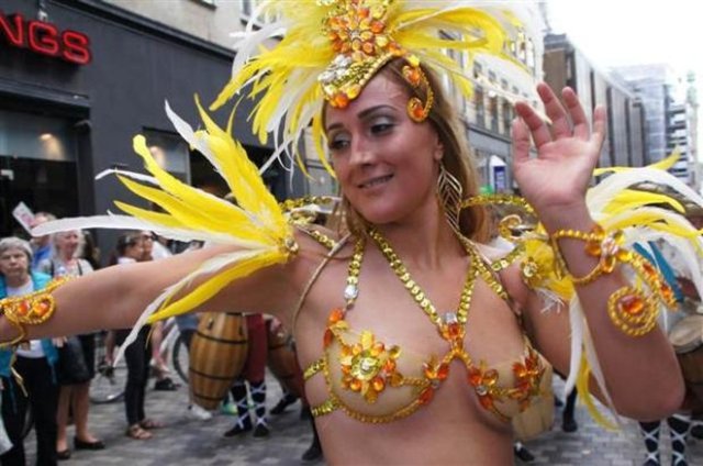 Danimarka'nın başkenti Kopenhag'da geleneksel hale gelen karnaval etkinlikleri bu yıl da Rio'yu aratmadı. - Ünsal TURAN/KOPENHAG, (DHA)