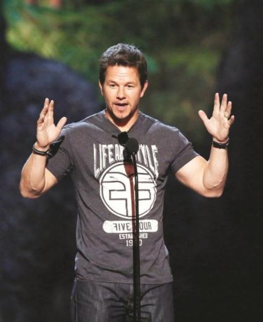 "Yılın filmi" seçilen "Ted"in ödülünü başrol oyuncusu Mark Wahlberg aldı.