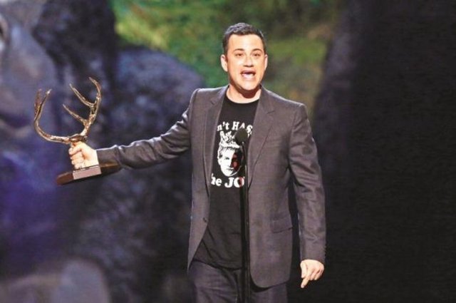 "En komik isim" ödülü, ünlü talk show'cu Jimmy Kimmel'ın oldu.