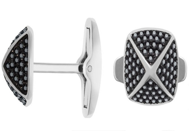 Diğer bir hediye seçeneği ise, modern ve zamanı yakalayan babalar için. Swarovski erkek koleksiyonundan seçtiğim kol düğmeleri  niş bir hediye olacaktır. Fiyatı 270 TL.