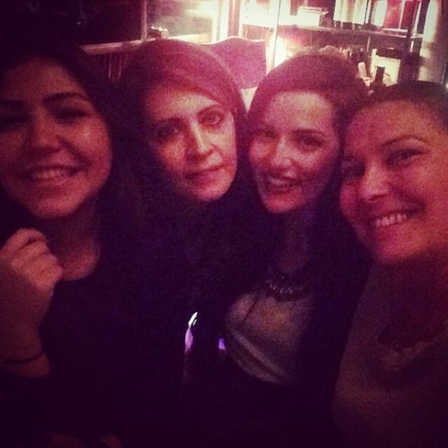 Çok gülerek ve de çok eğlenerek.' notunu yazdı