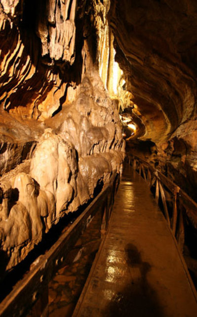 Şaşkınlık yaratan siluetin nasıl meydana geldiği araştırılıyor. Komisyonumuz bütün bu verileri toparlayarak, mağaradaki silueti araştıracak.. -