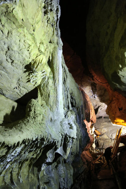 Tam 8 milyon yılda oluştuğu tahmin edilen Trabzon'daki Çal Mağarası'nda kayanın içine oyulmuş insan silueti bulundu... -