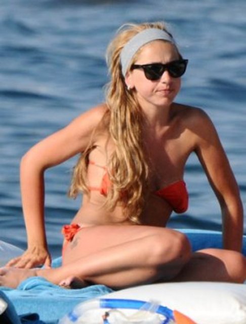 Son 2 yıldır Bodrum'da bikinili görüntülenen Hadise, vücuduyla ilgili yapılan eleştirilerden çok mutsuz olmuştu. -