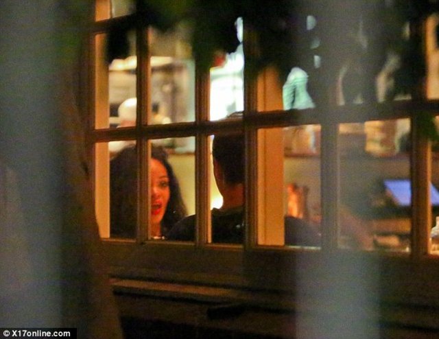 Ancak ikilinin arasındaki dostluğun projeyle sınırlı kalmadığı da İngiliz basınının iddiaları arasında.