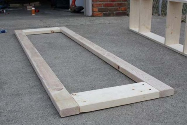 Evinin bir bölümünü yenilemek isteyen adam bakın neler yaptı...