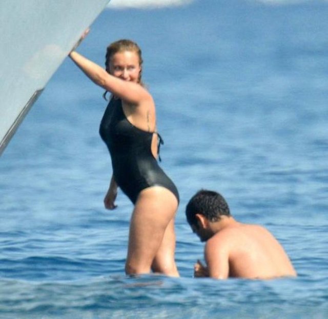 24 yaşındaki Panettiere, şu sıralar nişanlısı boksör Vladimir Kliçko ile birlikte Fransa'nın St Tropez sahillerinde tatil yapıyor.