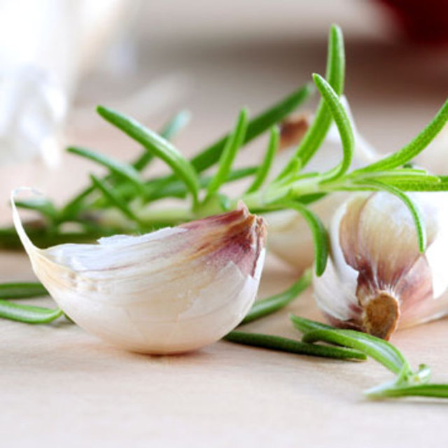 Sarımsak : Zararlı madde taşımadan yiyeceklerinize lezzet verir.