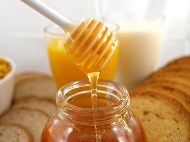 Bal: Kullanım ömrü uzun. Öksürüğe, soğuk algınlığına, baş dönmelerine birebir. Ekmeğe sür ye.